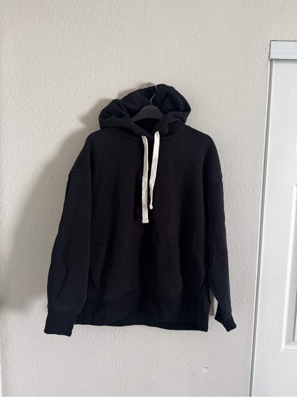 Everlane unisex Black Pullover Hoodie with Contrast Drawcord